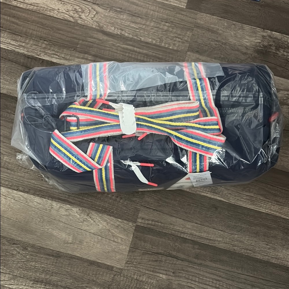 🆕 Wildfox Navy Duffle - Picture 2 of 4